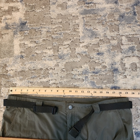 Columbia Green Convertible hiking pants. 2 belts. Zip off legs. Men's size 38x30 - Picture 16 of 16